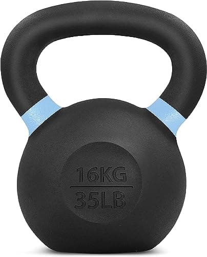 Schwarze Kettlebell mit blauem Farbring und Aufschrift 16KG/35LB vor weißem Hintergrund