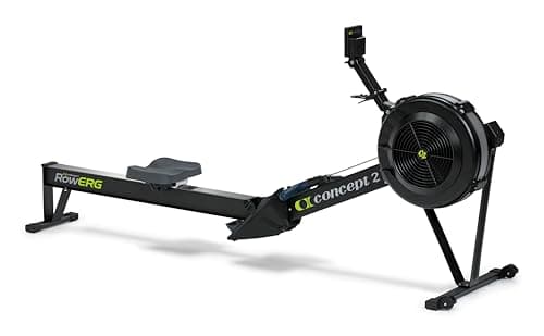 Schwarzes Rudergerät Concept2 RowErg mit Luftwiderstand und Display, Seitenansicht vor weißem Hintergrund